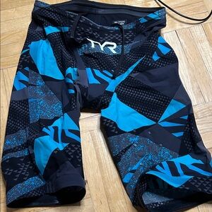 TYR AVICTOR PRELUDE Male Tech Suit, size 24 geometric black/blue